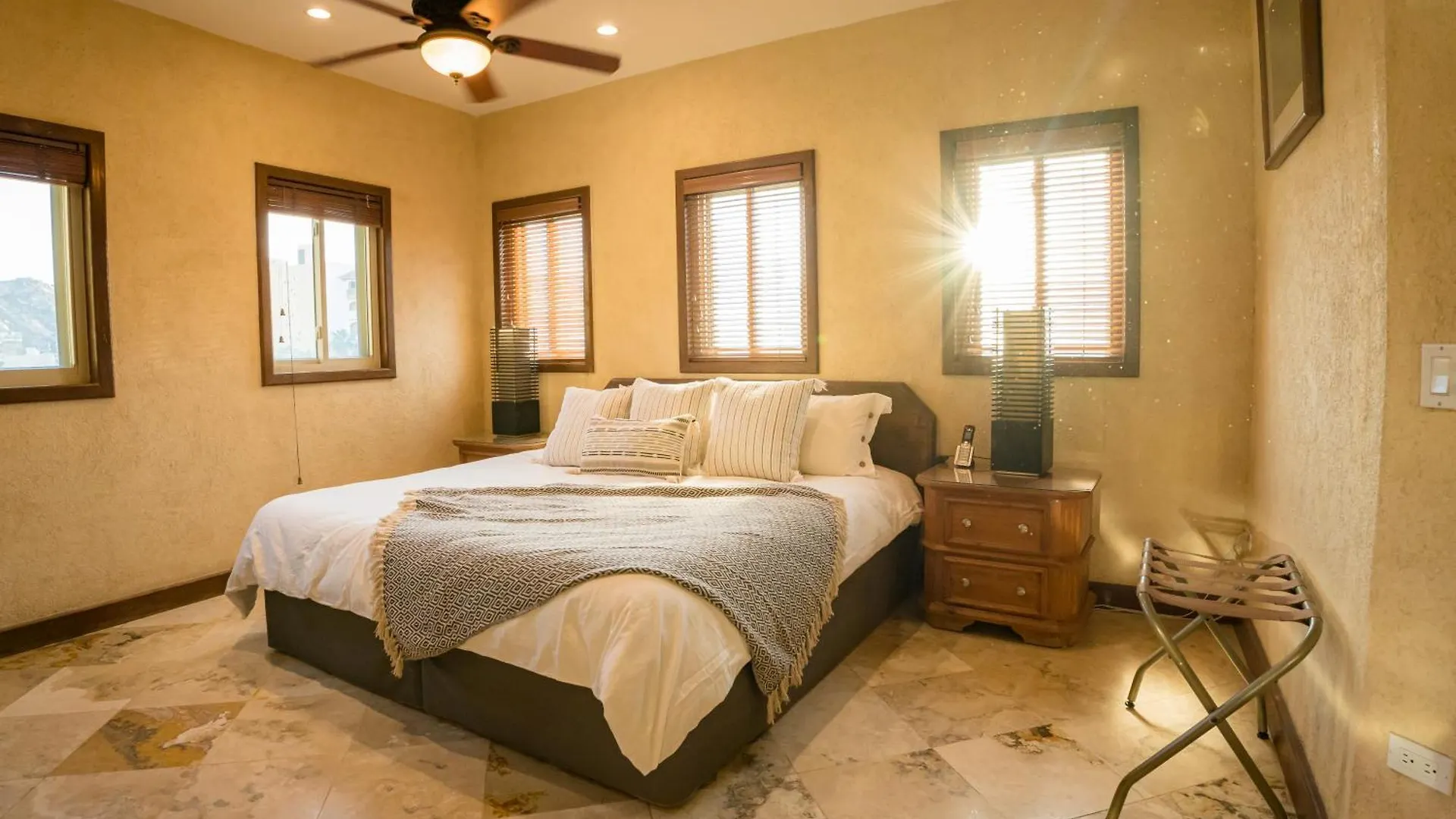 Cabo'S Hidden Gem! Steps To The Marina Or Beach Cabo San Lucas Apartment