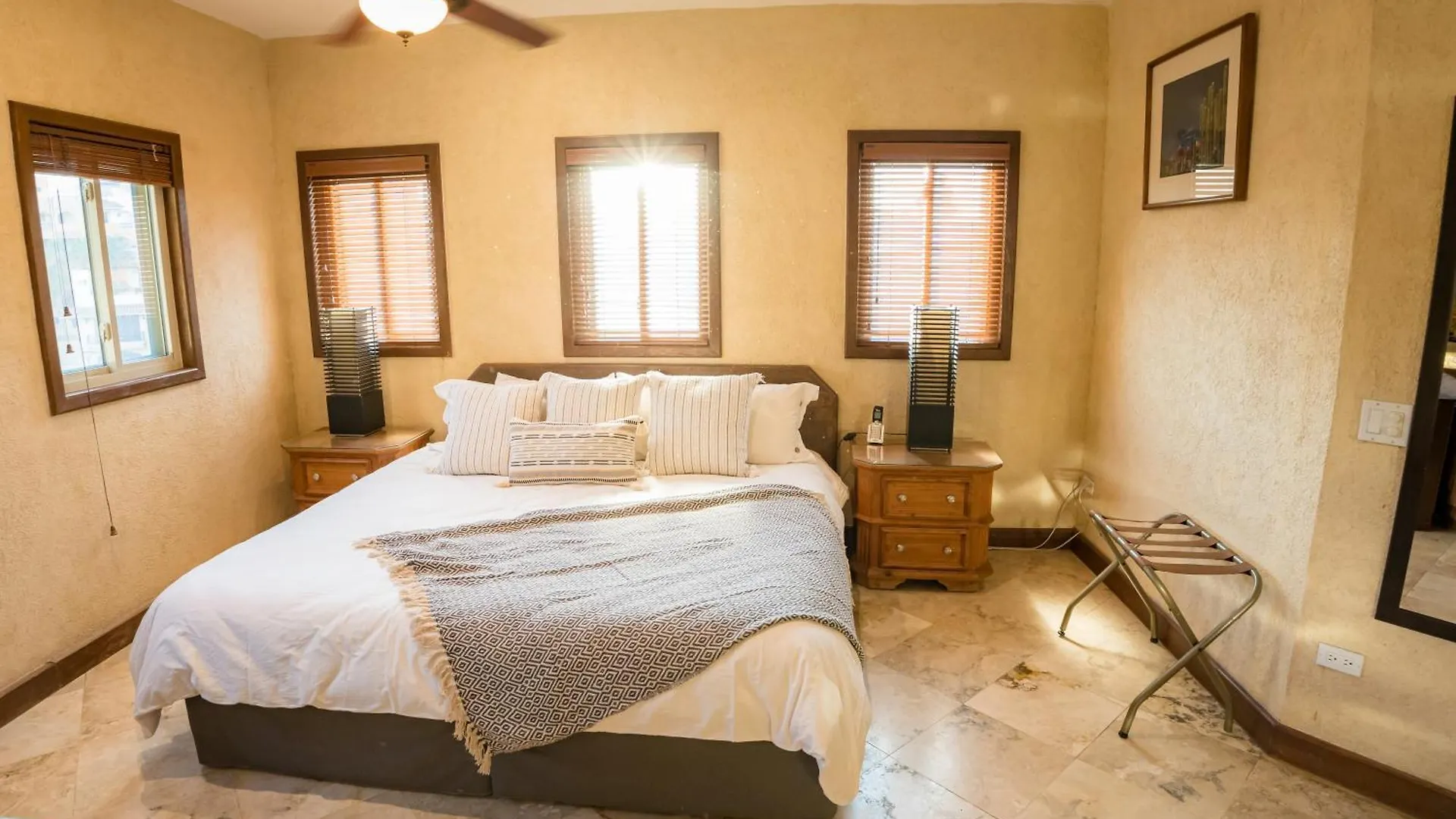 Cabo'S Hidden Gem! Steps To The Marina Or Beach Cabo San Lucas Apartment